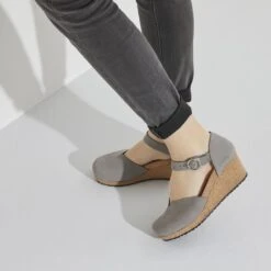 Mary Nubuck Leather 12 Mary Nubuck Leather -Birkenstock 1022870 f closeup f