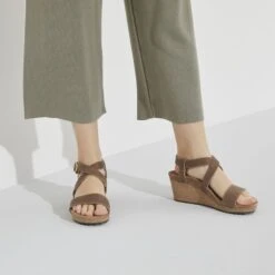 Sibyl Oiled Leather -Birkenstock 1023523 f closeup f